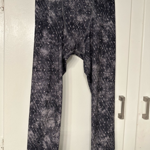 Champion Camouflage Compression Bottom Size Youth men’s L (12-14) - Picture 2 of 12